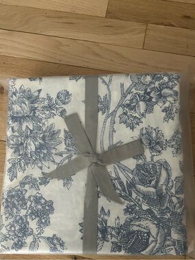 Blue Floral Toile Bedding Set full/queen